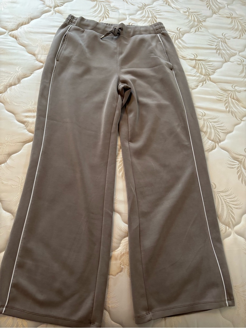 Men's Wide-Leg Drawstring Joggers in Taupe with Contrast Piping